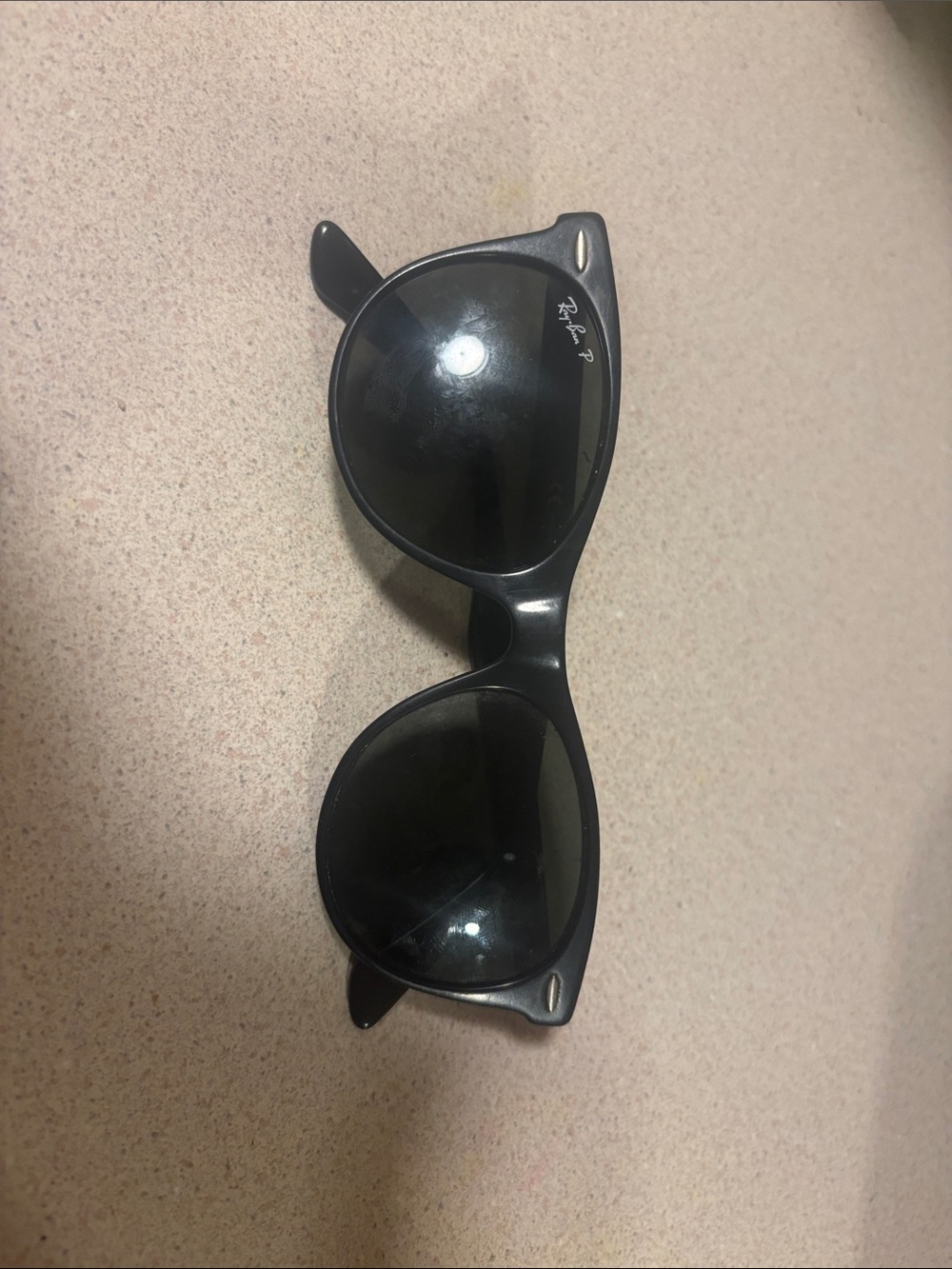 Ray-Ban Black Round/Wayfarer Style Polarized Sunglasses for Men